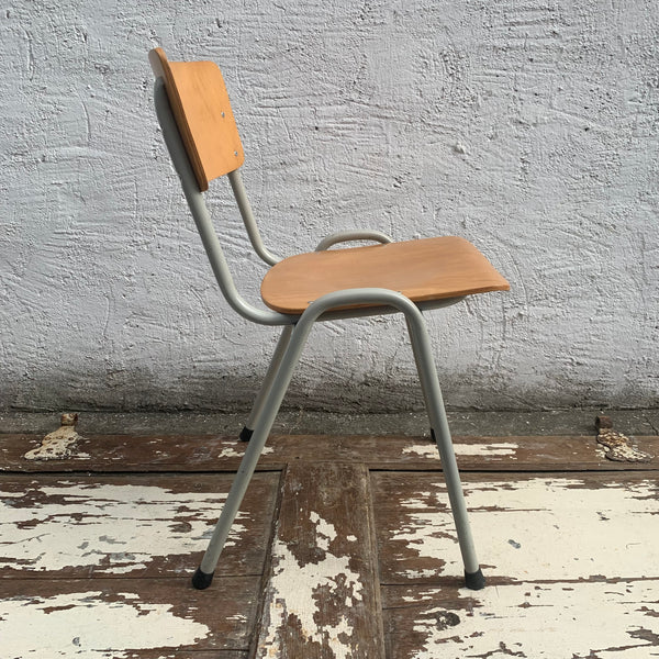 Vintage Stahlrohr Stapelstuhl Schulstuhl