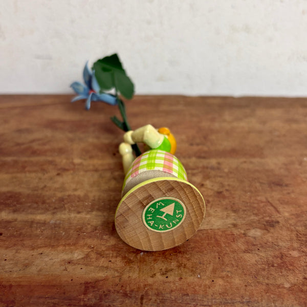 Blumenkind Mädchen mit lila  Blume von Weha