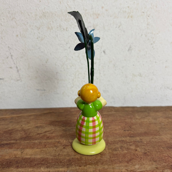 Blumenkind Mädchen mit lila  Blume von Weha