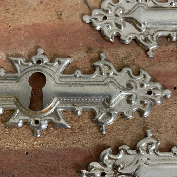 Konvolut Gründerzeit Schlüsselschild Möbelbeschlag 6 Stück