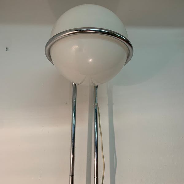 Vintage Space Age Stehlampe mit Chromgestell und eingelegter Glaskugel