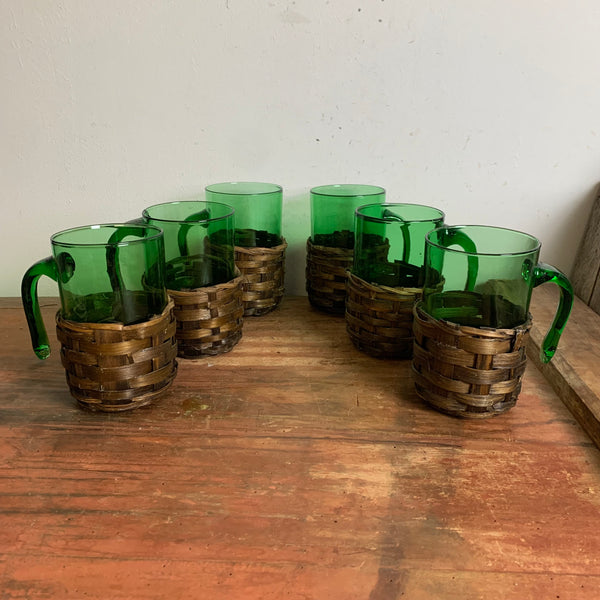 6 Vintage Gläser aus grünem Glas mit Korbgeflecht Vetro Verde di Empoli