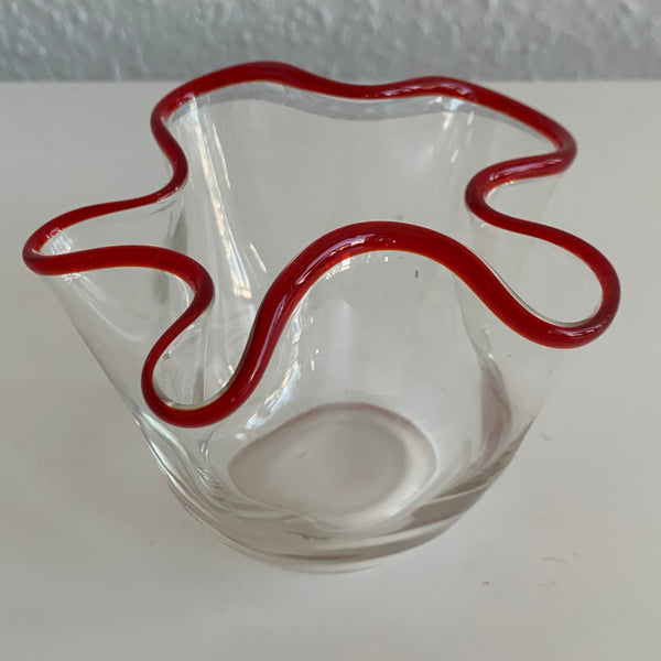 Vintage kleine Glas Falten Vase von Murano mit rotem Rand