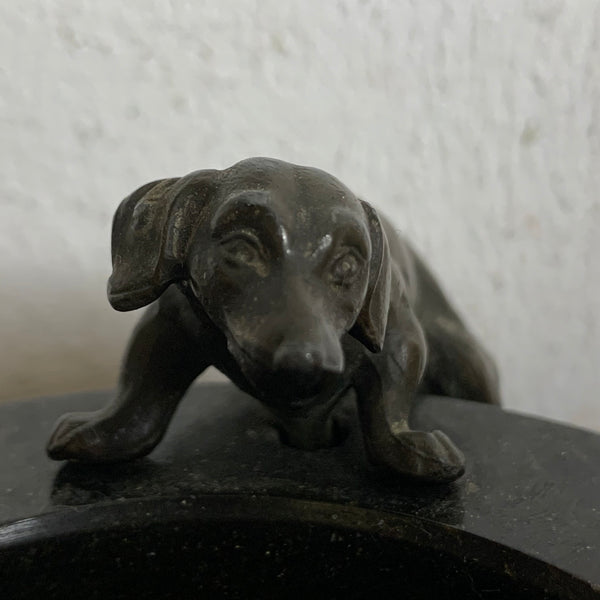 Art Deco Mamor Aschenbecher mit Bronze Dackel