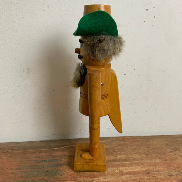 Alter Holz Nussknacker aus dem Erzgebirge