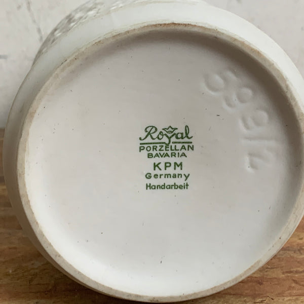 Vintage Bisquit Porzellan Relief Vase von Royal KPM