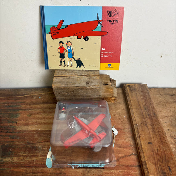 Modell Figur und Buch Tim und Struppi Das Rote Flugzeug Stratonef H-22 mit Jo aus Das Testament des M. Pump