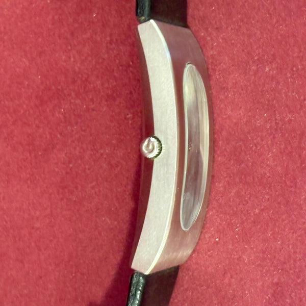 Vintage Quarz Armbanduhr 2400L von Tom Ford für Gucci schwarzes Zifferblatt schwarzes Band