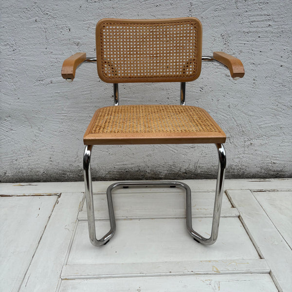 2 Freischwinger mit Armlehnen nach Marcel Breuer