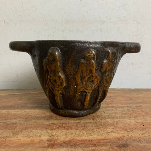 Vintage Design Relief Schale Gefäß Ritter Motiv aus Bronze von Horst Dalbeck
