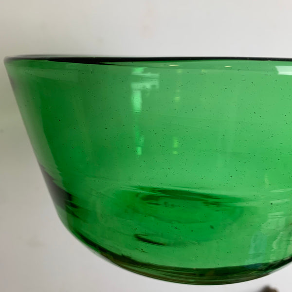 Vintage Schale aus grünem Glas mit Korbgeflecht Vetro Verde di Empoli