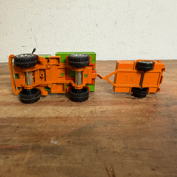 Modell Mercedes Benz Unimog U406 Nr. 1620 und Anhänger Nr. 2215 von Siku