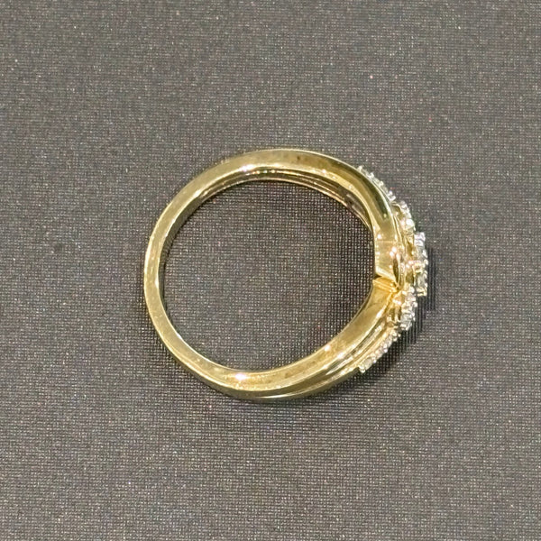 Diamantenbesetzer Goldring aus 9 Karat