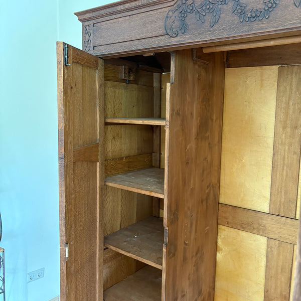 Antike Jugendstil Kleiderschrank aus Eiche mit ovalen Facettenschliff Spiegel
