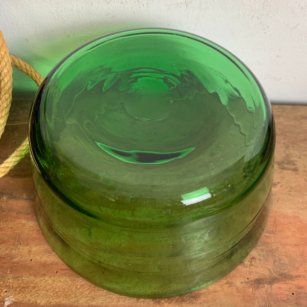 Vintage Schale aus grünem Glas mit Korbgeflecht Vetro Verde di Empoli