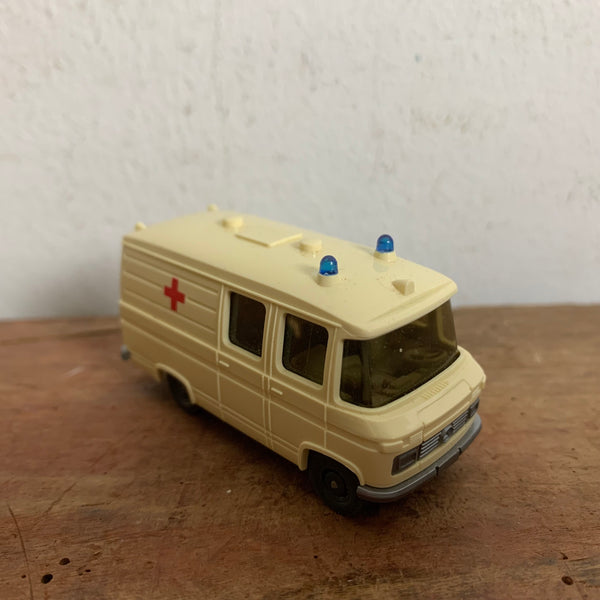 Vintage Modellauto Krankenwagen RTW von Wiking