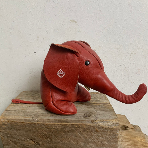 Vintage Werbefigur Elefant rot von Knautsch für UFA