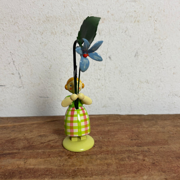 Blumenkind Mädchen mit lila  Blume von Weha