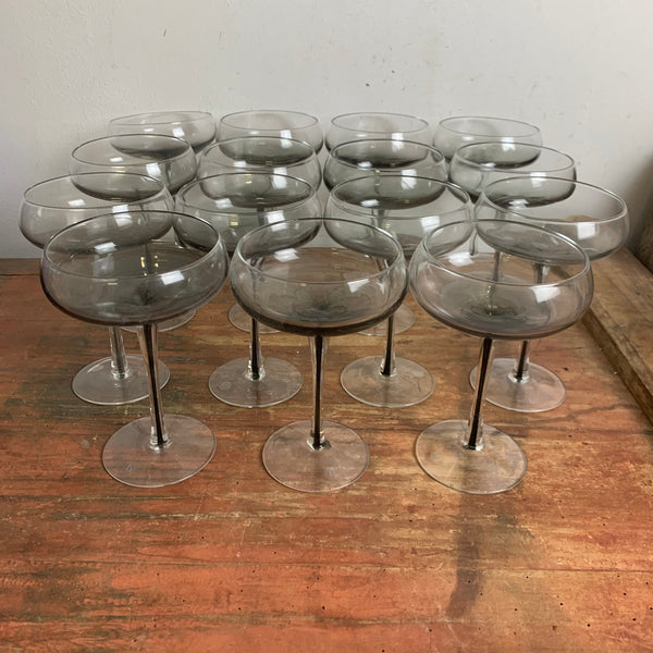 15 Mundgeblasene Champagnerschalen Cocktail Gläser Smoke von Broste Copenhagen