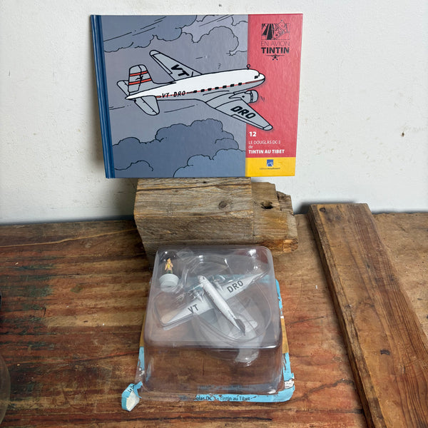Modell Figur und Buch Tim und Struppi Verkehrs- und Transportflugzeug Douglas DC-3 mit Chang aus Tim im Tibet