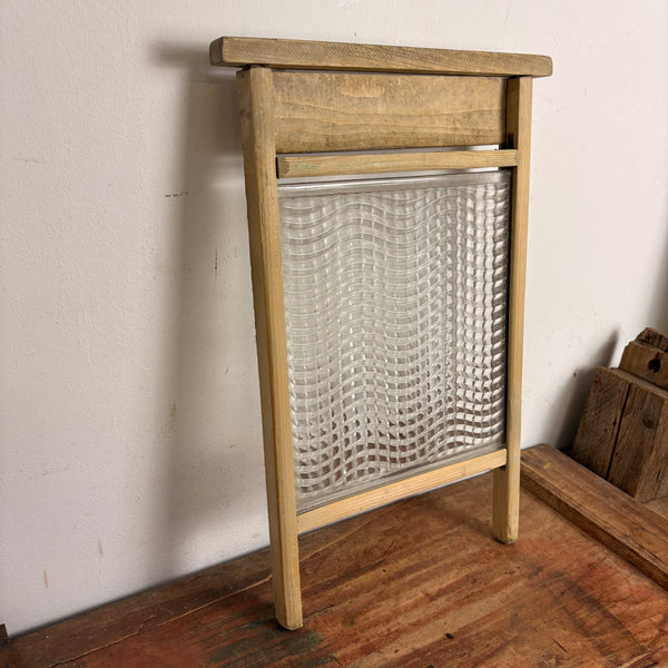 Antikes Waschbrett aus Glas und Holz