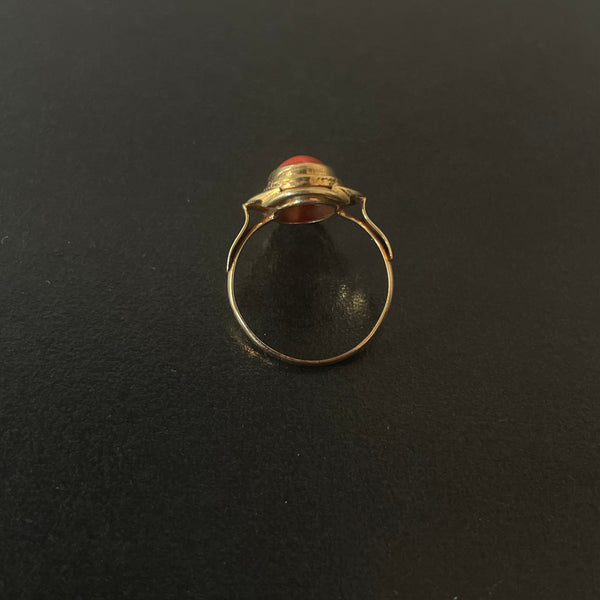 Antiker Goldring mit Koralle 585er