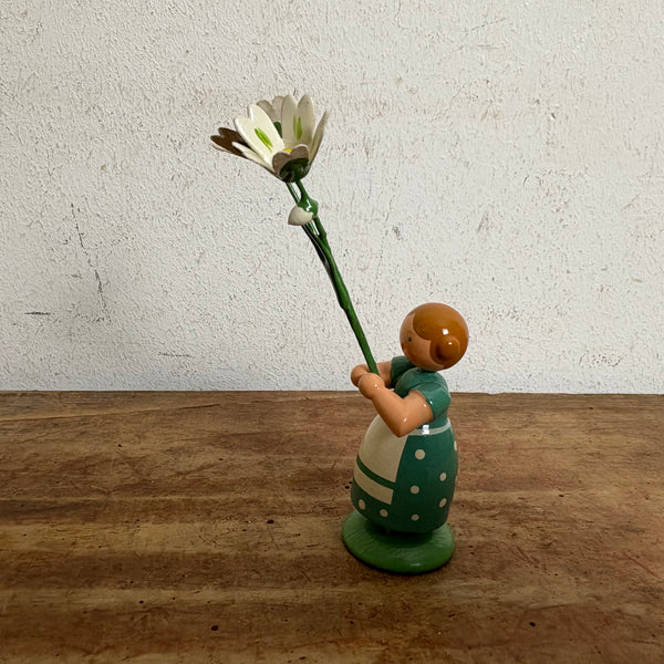 Blumenkind Mädchen mit Sternmiere von Weha