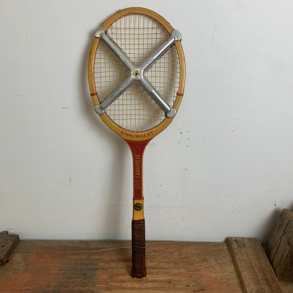 Vintage Holz Tennisschläger mit Spanner von Snauwaert