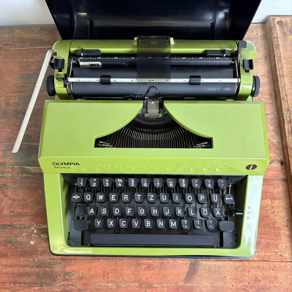 Vintage Schreibmaschine Monica von Olympia grün