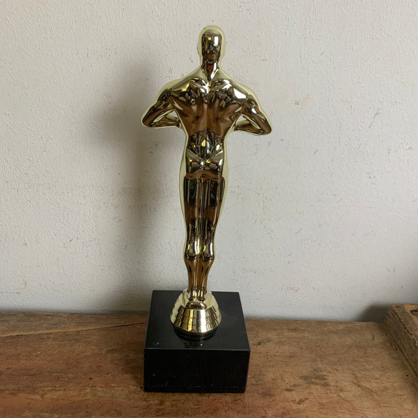 Pokal auf Marmorsockel