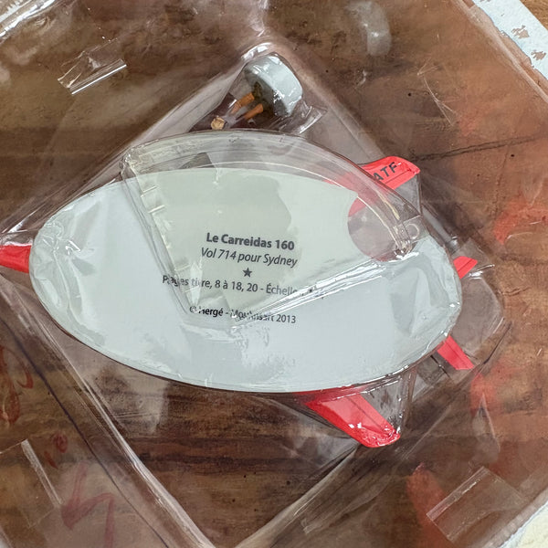 Modell Figur und Buch Tim und Struppi Das Geschäftsreiseflugzeug Carreidas 160 mit László Carreidas aus Flug 714 nach Sydney