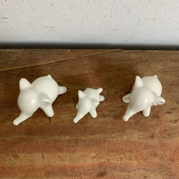 Vintage kleine weiße Porzellan Elefanten Familie von Goebel