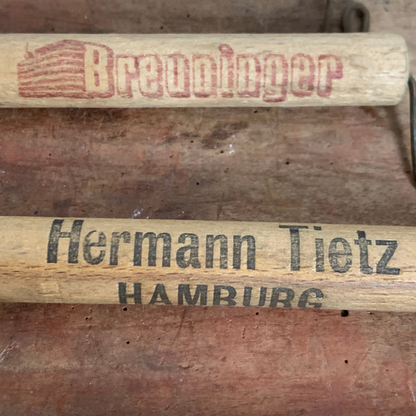 Vintage 18 Tragehilfe mit Holzgriff teils mit Werbung