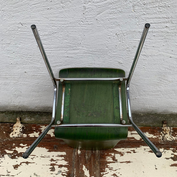 Vintage Stapelstuhl in grün