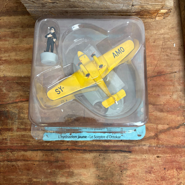 Modell Figur und Buch Tim und Struppi Das gelbe Wasserflugzeug mit Detektiv Schulze aus König Ottokars Zepter