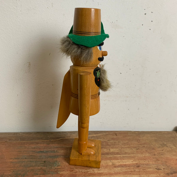 Alter Holz Nussknacker aus dem Erzgebirge