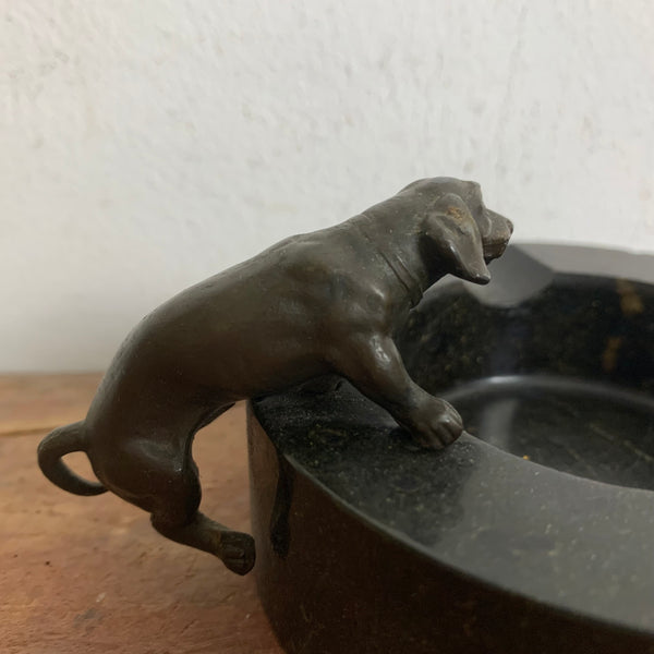 Art Deco Mamor Aschenbecher mit Bronze Dackel