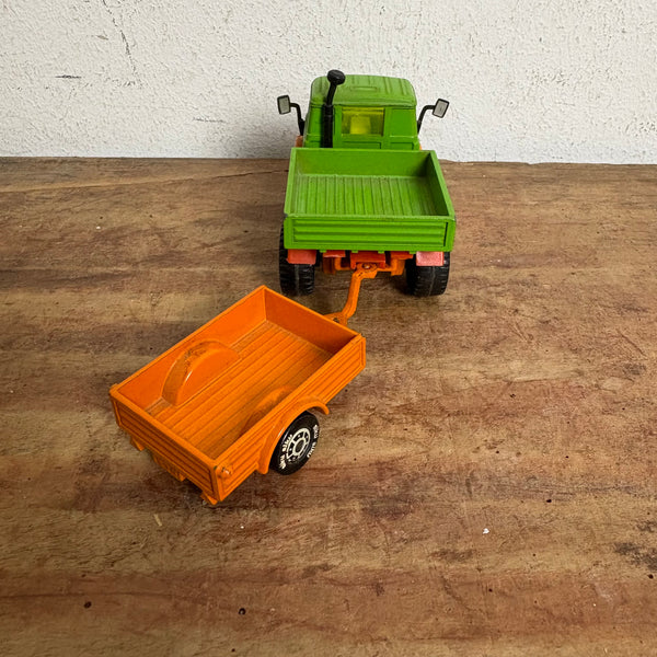 Modell Mercedes Benz Unimog U406 Nr. 1620 und Anhänger Nr. 2215 von Siku