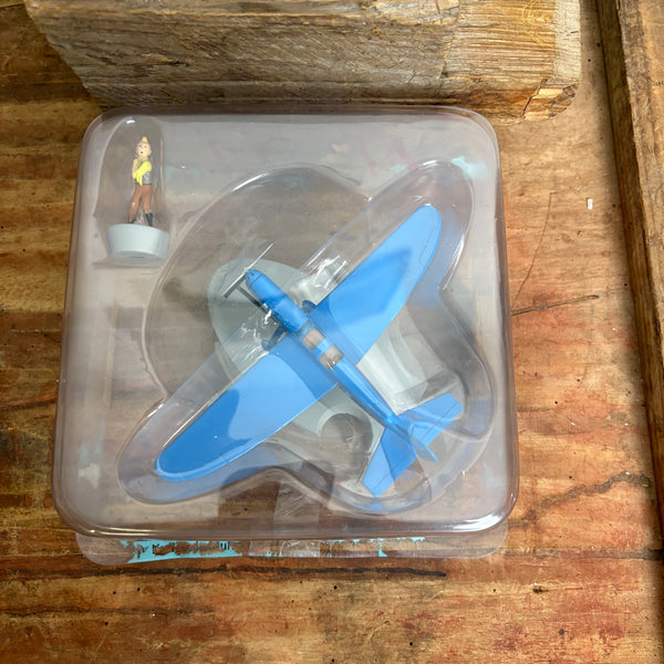 Modell Figur und Buch Tim und Struppi Das blaue Rennflugzeug mit Tim aus Die Schwarze Insel