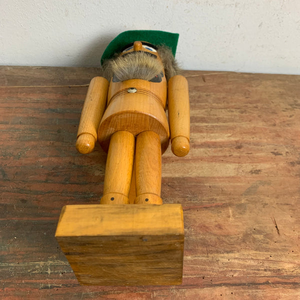 Alter Holz Nussknacker aus dem Erzgebirge