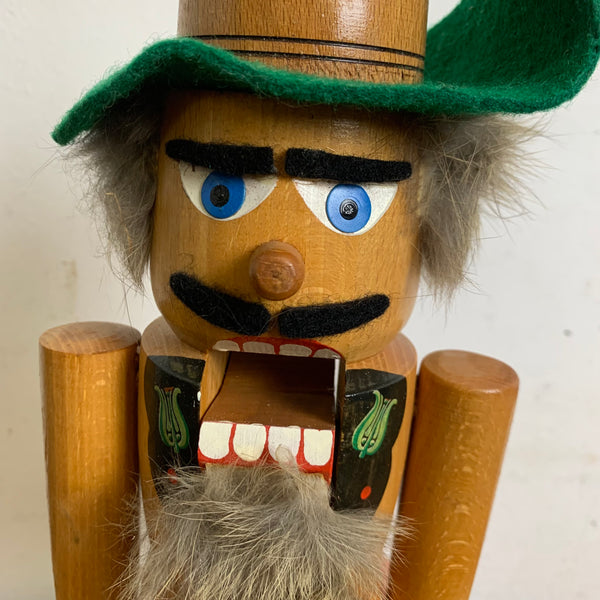Alter Holz Nussknacker aus dem Erzgebirge