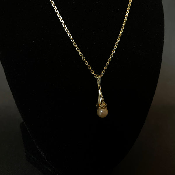 Feine Goldkette mit eleganten Perlenanhänger in 585er Gold