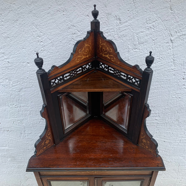 Antike englische Eckvitrine