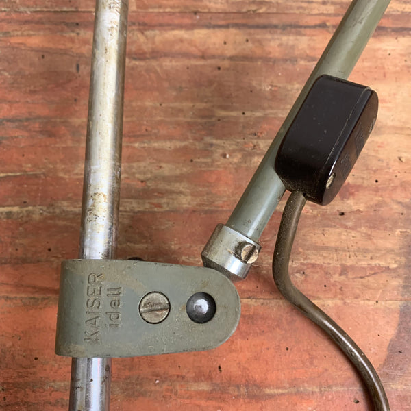Bauhaus Lampe mit Tischkkemme Kaiser Idell 6729 von Christian Dell