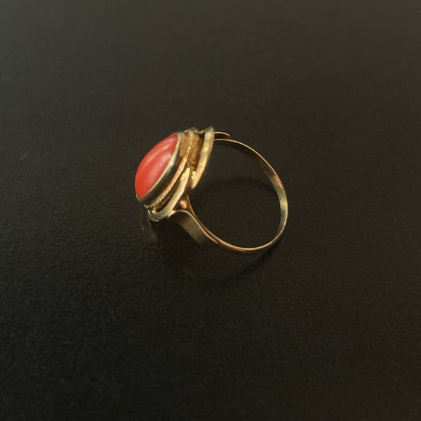 Antiker Goldring mit Koralle 585er