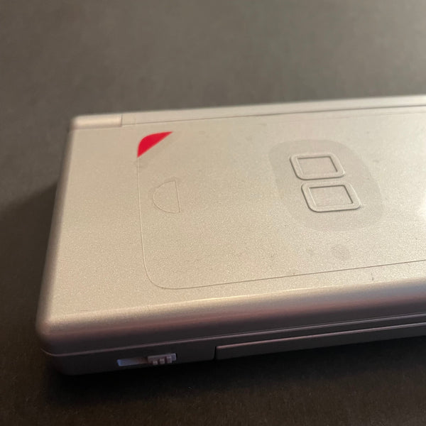 Nintendo DS lite in Grau mit Ladegerät