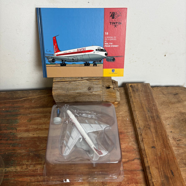 Modell Figur und Buch Tim und Struppi Die Boeing 707-338C von Qantas Airways mit Kapitän Haddock aus Flug 714 nach Sydney