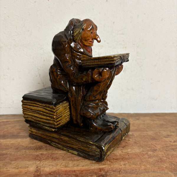 Antike geschnitzte Buchstütze lesender Mann