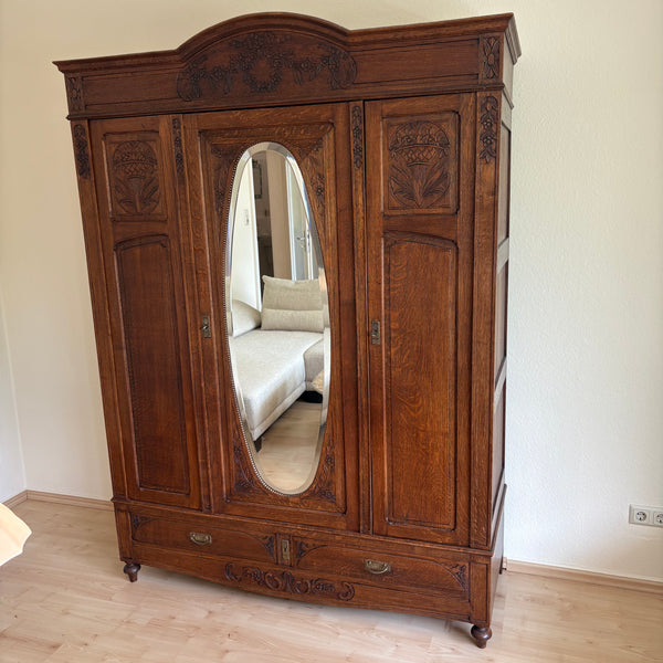 Antike Jugendstil Kleiderschrank aus Eiche mit ovalen Facettenschliff Spiegel