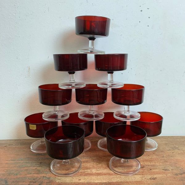 12 Luminarc Gläser in rubinrot
